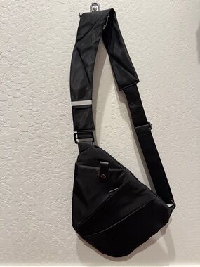 Black Crossbody Sling Bag for Women - Everyday Carry